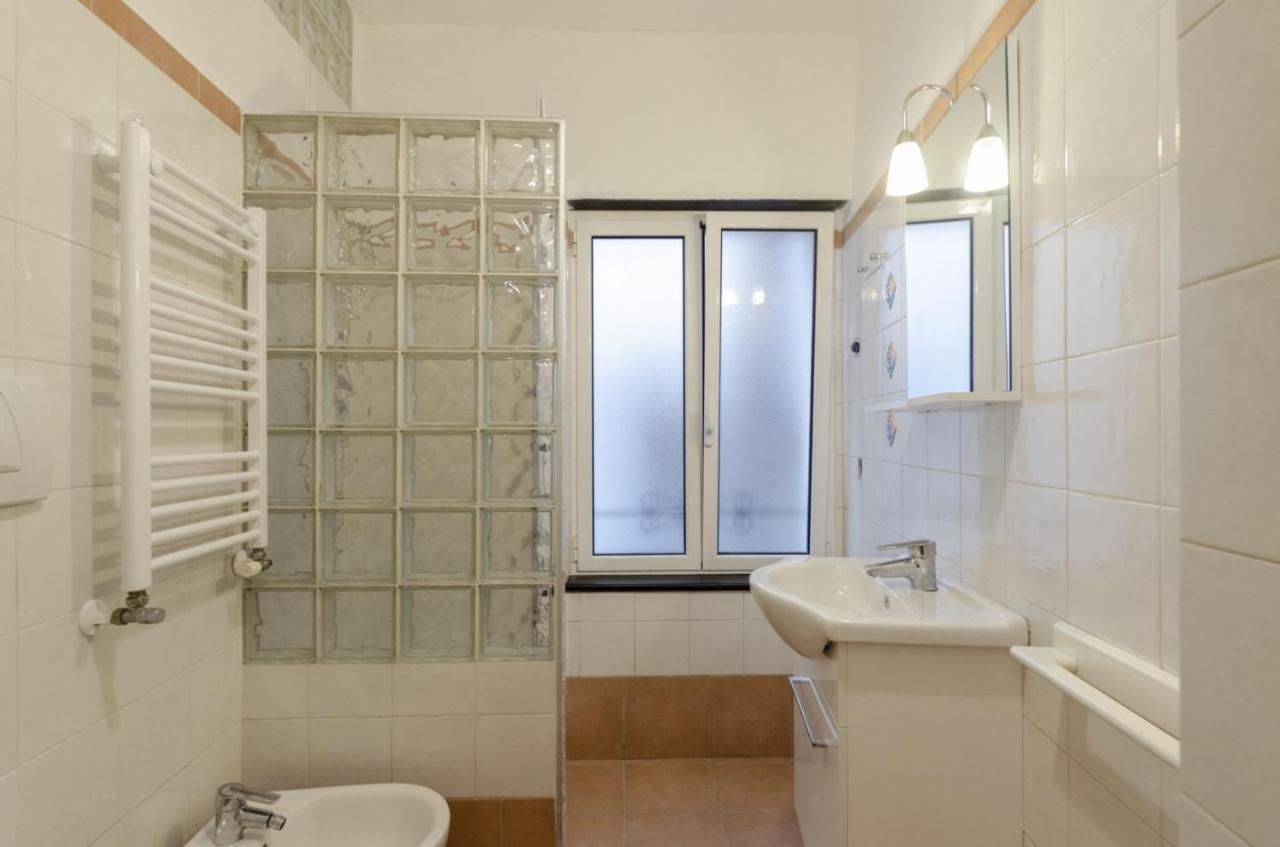 Joivy Warm Family Flat For 9, Near Porto Antico Apartment Genoa Luaran gambar